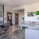 Grand - Affitti Brevi Italia Penzion *